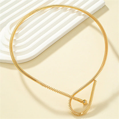18K Gold-Plated Textured Knot Choker Necklace, chunky gold choker necklace, dainty minimalist design, detail close-up