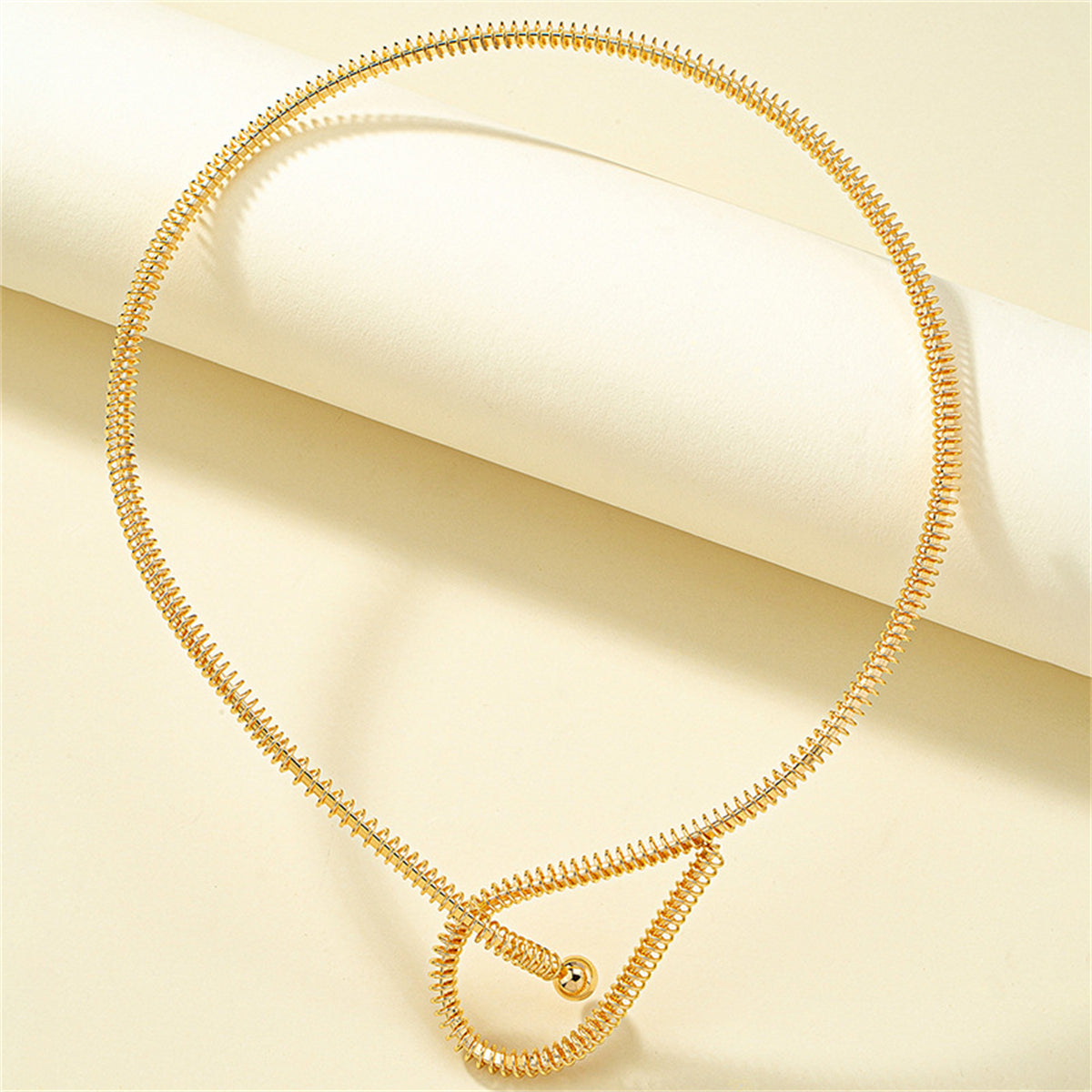 18K Gold-Plated Textured Knot Choker Necklace, chunky gold choker necklace, dainty minimalist design, lifestyle look