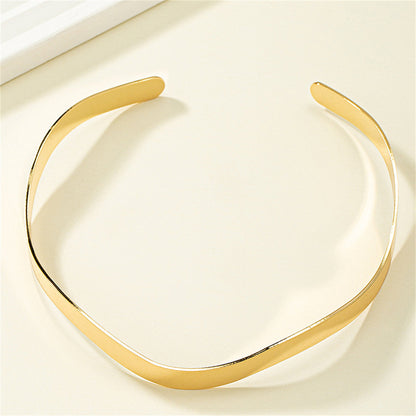 18K Gold-Plated Wave Choker, chunky gold choker necklace, vintage-inspired design, detail close-up