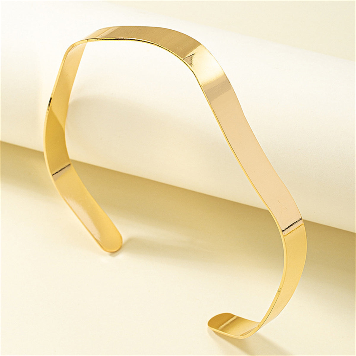 18K Gold-Plated Wave Choker, chunky gold choker necklace, vintage-inspired design, lifestyle look