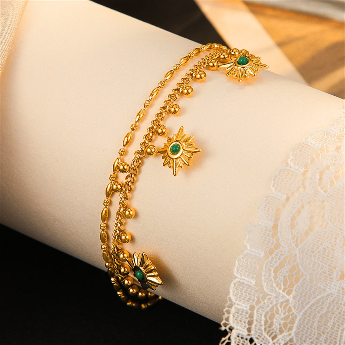 Resin and 18K Gold-Plated Star Layered Charm Bracelet, gold bracelet for women, dainty minimalist design, detail close-up