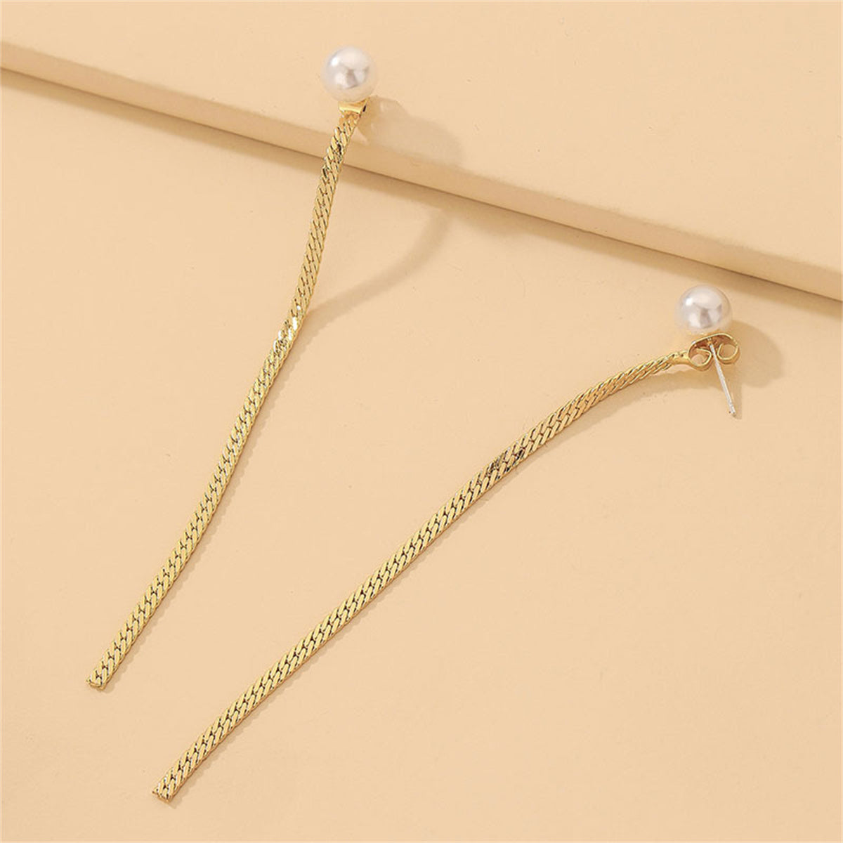 Pearl and 18K Gold-Plated Mesh Chain Ear Jackets, gold drop earrings for women, vintage-inspired design, detail close-up