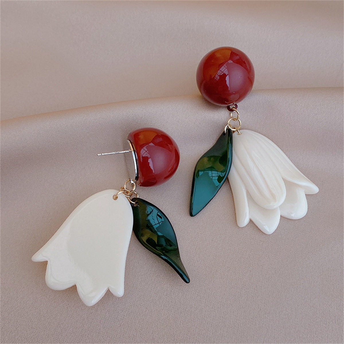 Red and White Flower Drop Earrings, drop earrings for women, dainty minimalist design, side view