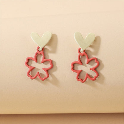 Red and Cream Heart and Flower Drop Earrings, drop earrings for women, dainty minimalist design, detail close-up