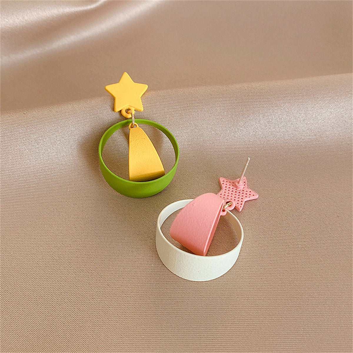 Yellow and Pink Mismatch Star Circle Drop Earrings, drop earrings for women, vintage-inspired design, detail close-up