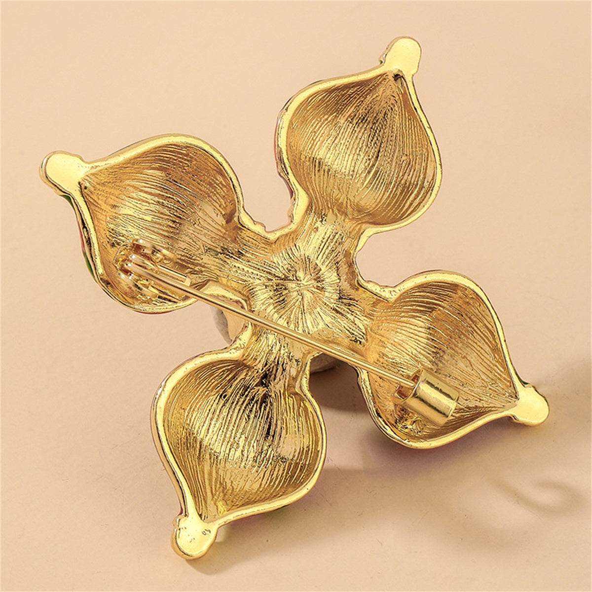 Emerald Crystal and 18K Gold-Plated Flower Brooch, gold brooch pin, dainty minimalist design, lifestyle look