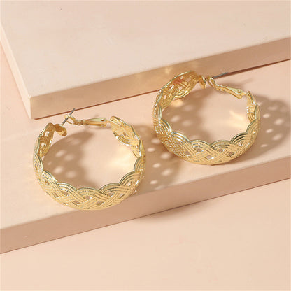 18K Gold-Plated Weaving Hoop Earrings, dainty minimalist design, detail close-up