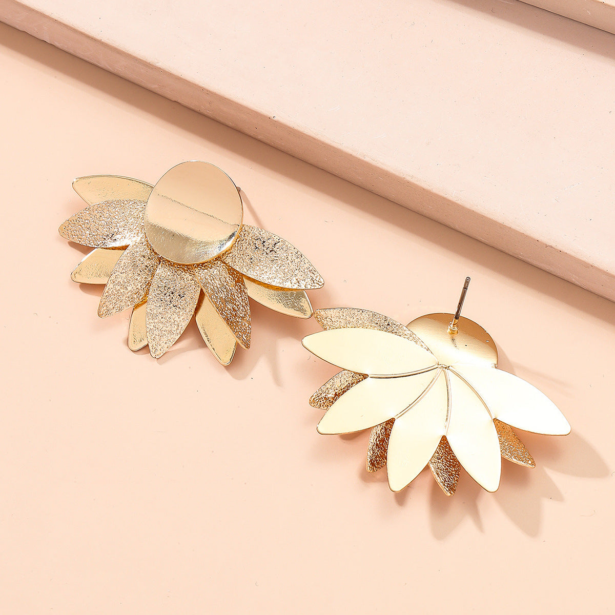 18K Gold-Plated Petals Stud Earrings, gold stud earrings for women, vintage-inspired design, detail close-up