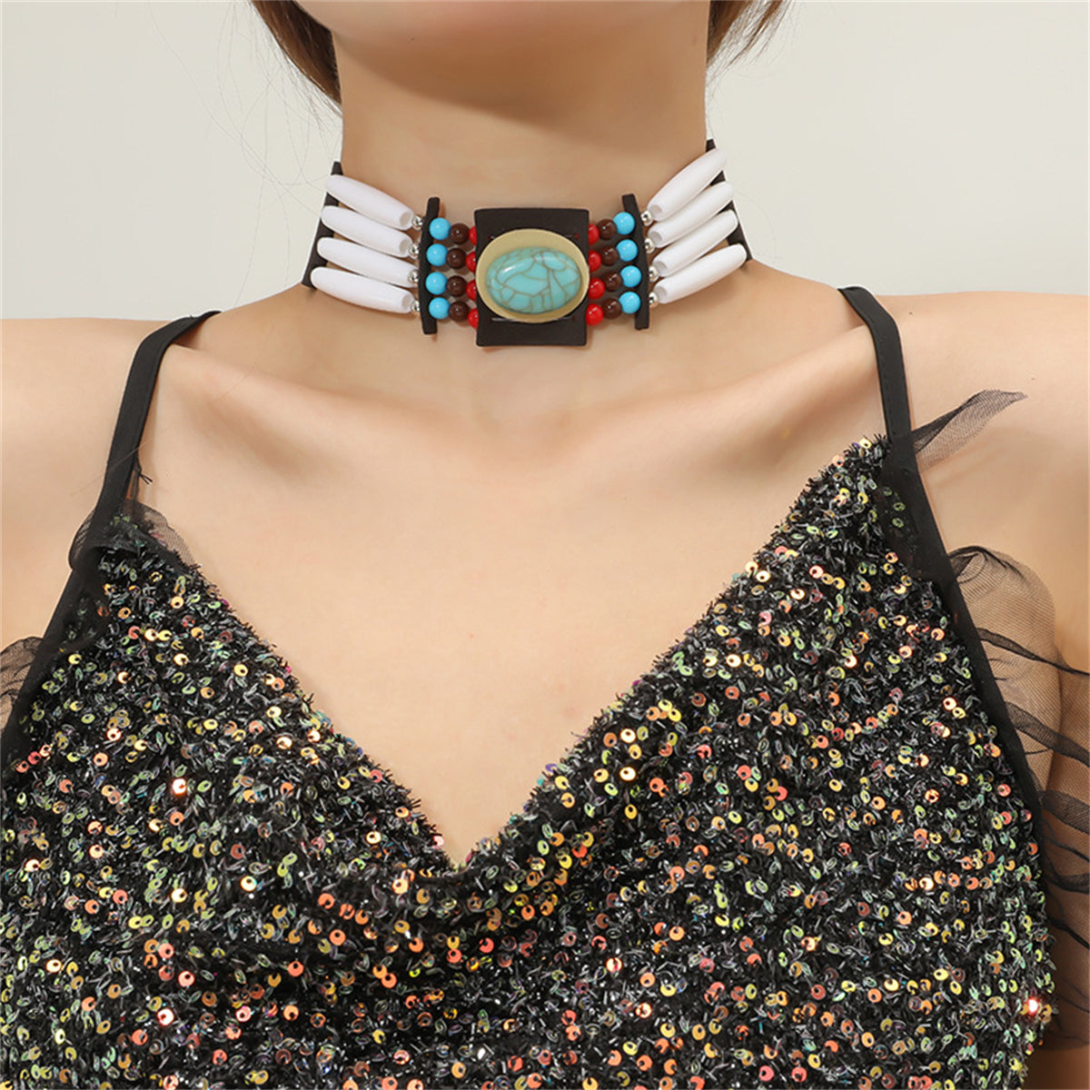 White and Turquoise Boho-Style Choker Necklace, chunky choker necklace, everyday style, detail close-up