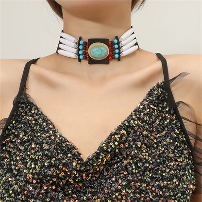 White and Turquoise Boho-Style Choker Necklace, chunky choker necklace, everyday style, detail close-up