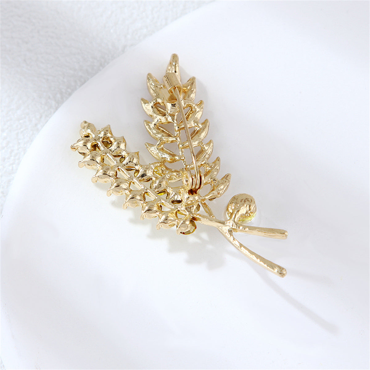 Cubic Zirconia and Pearl 18K Gold-Plated Wheat Brooch, gold brooch pin, dainty minimalist design, detail close-up