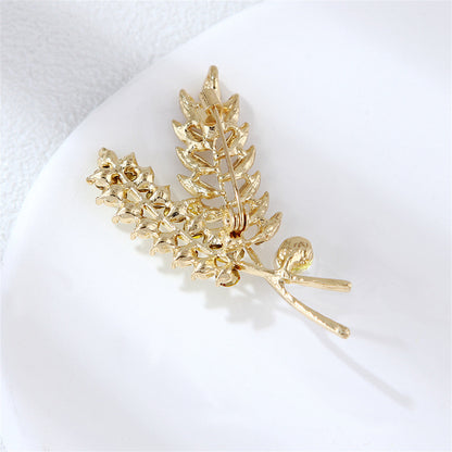 Cubic Zirconia and Pearl 18K Gold-Plated Wheat Brooch, gold brooch pin, dainty minimalist design, detail close-up