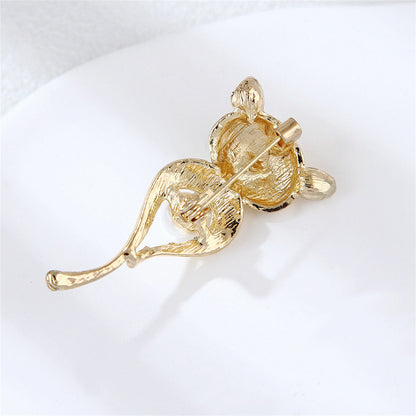 Pearl and Enamel 18K Gold-Plated Fox Brooch, gold brooch pin, elegant gift for her, detail close-up