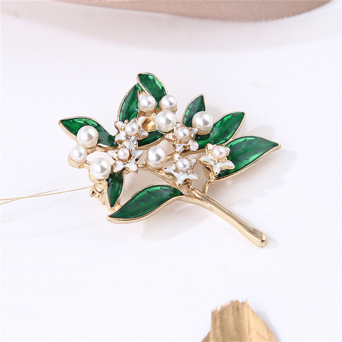 Pearl and Green Enamel 18K Gold-Plated Gardenia Brooch, gold brooch pin, elegant gift for her, detail close-up