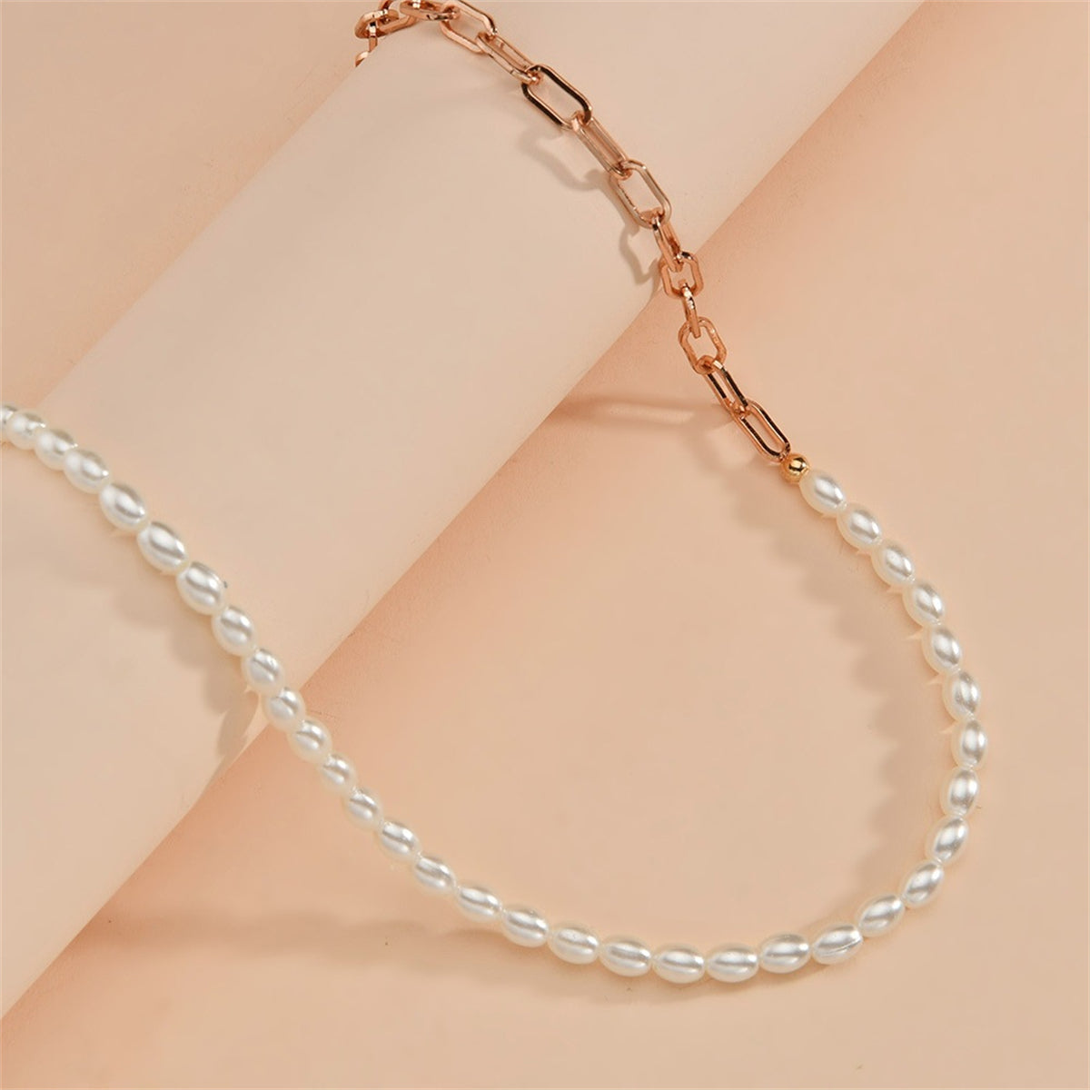 Pearl and 18K Gold-Plated Chain Link Necklace, gold pendant necklace for women, elegant gift for her, detail close-up
