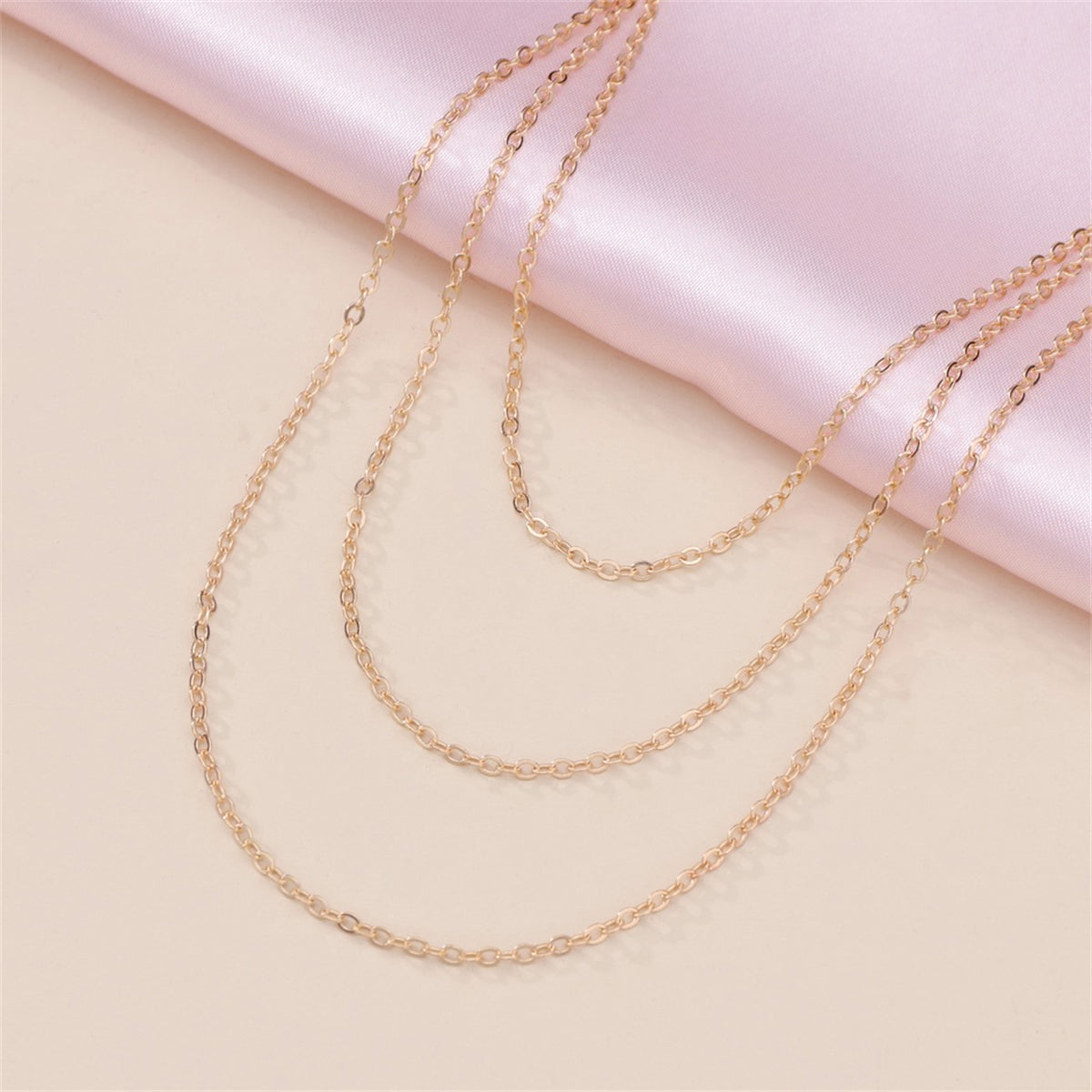 A luxurious 18K gold-plated necklace featuring three rows of diamonds, complemented by beautiful pearls.