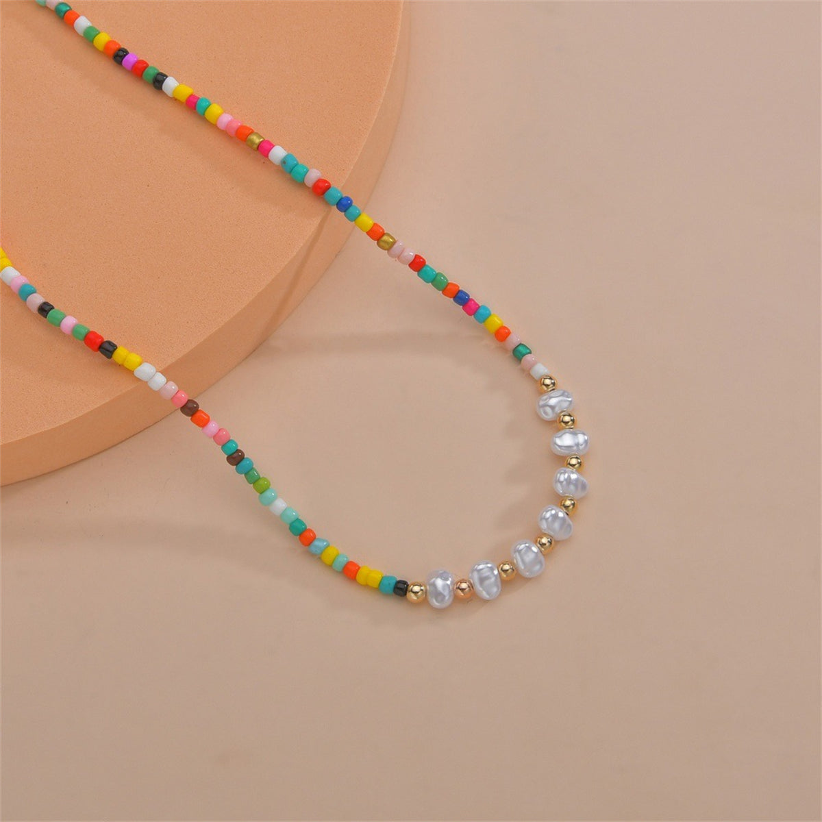Pearl and Red Multicolor Howlite 18K Gold-Plated Choker Necklace, chunky gold choker necklace, detail close-up