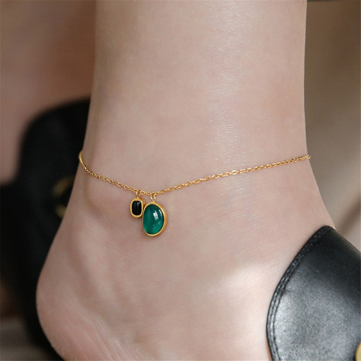 Green and Black Quartz Oval Charm Anklet, anklet bracelet, vintage-inspired design, side view