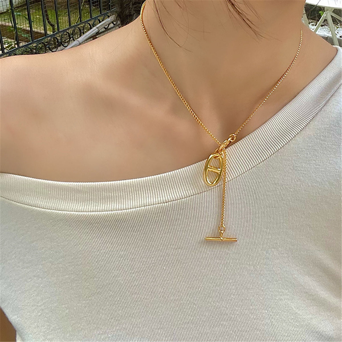 18K Gold-Plated Oval Pendant Necklace, gold pendant necklace for women, dainty minimalist design, detail close-up