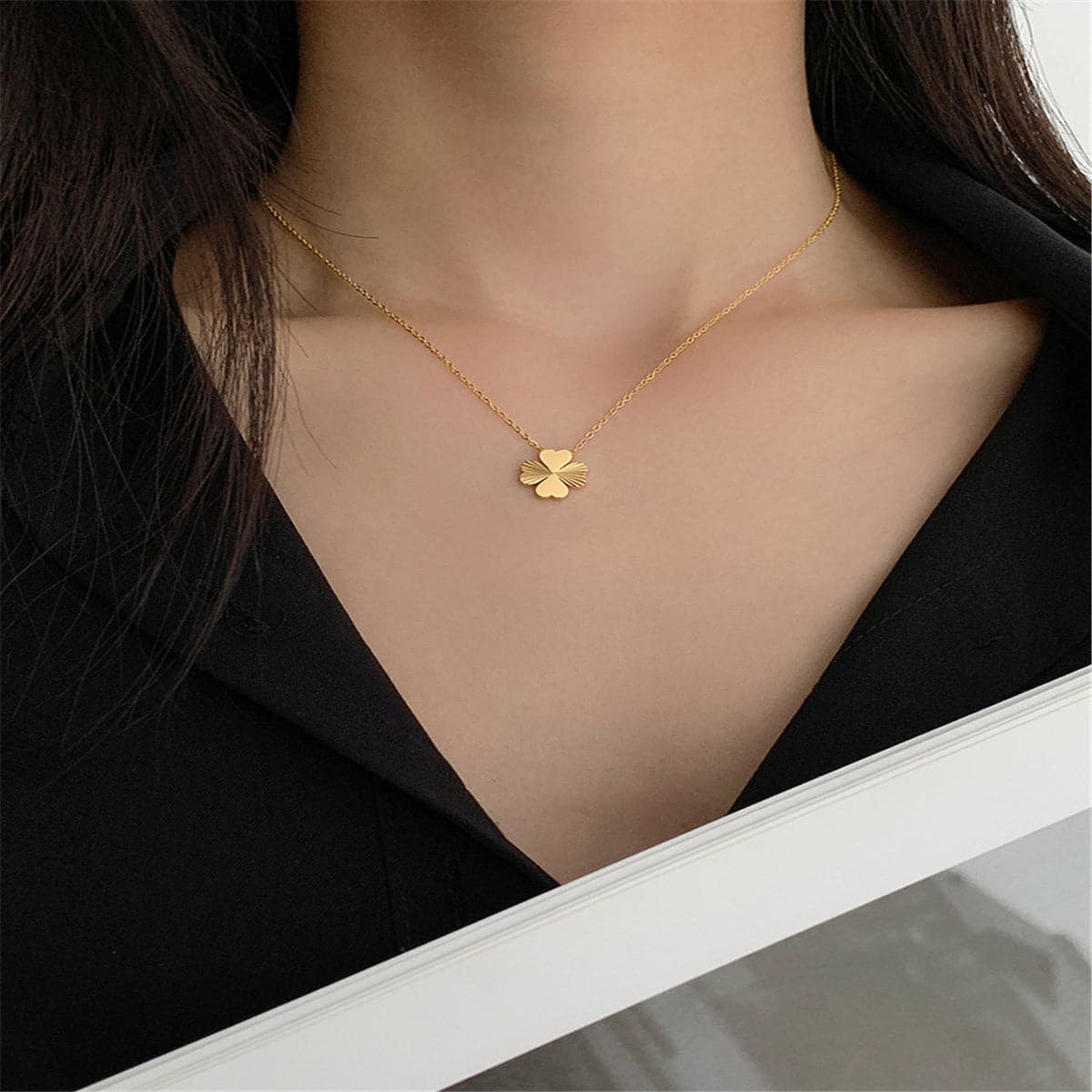 18K Gold-Plated Heart Clover Pendant Necklace, gold pendant necklace for women, vintage-inspired design, lifestyle look