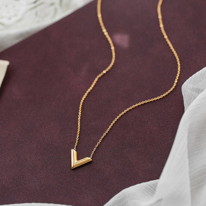18K Gold-Plated 'V' Pendant Necklace, gold pendant necklace for women, dainty minimalist design, detail close-up