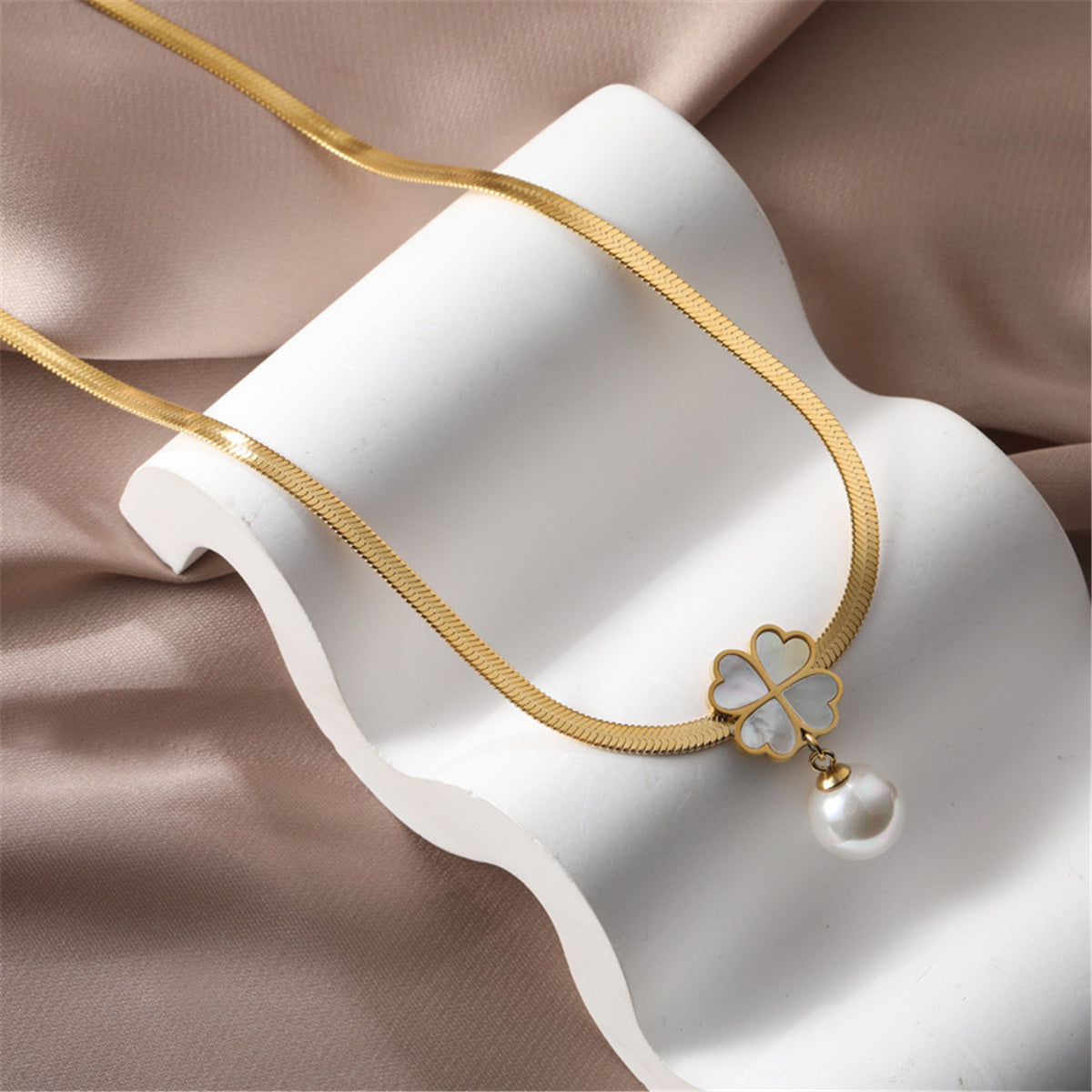 Pearl and Shell 18K Gold-Plated Clover Pendant Necklace, gold pendant necklace for women, lifestyle look