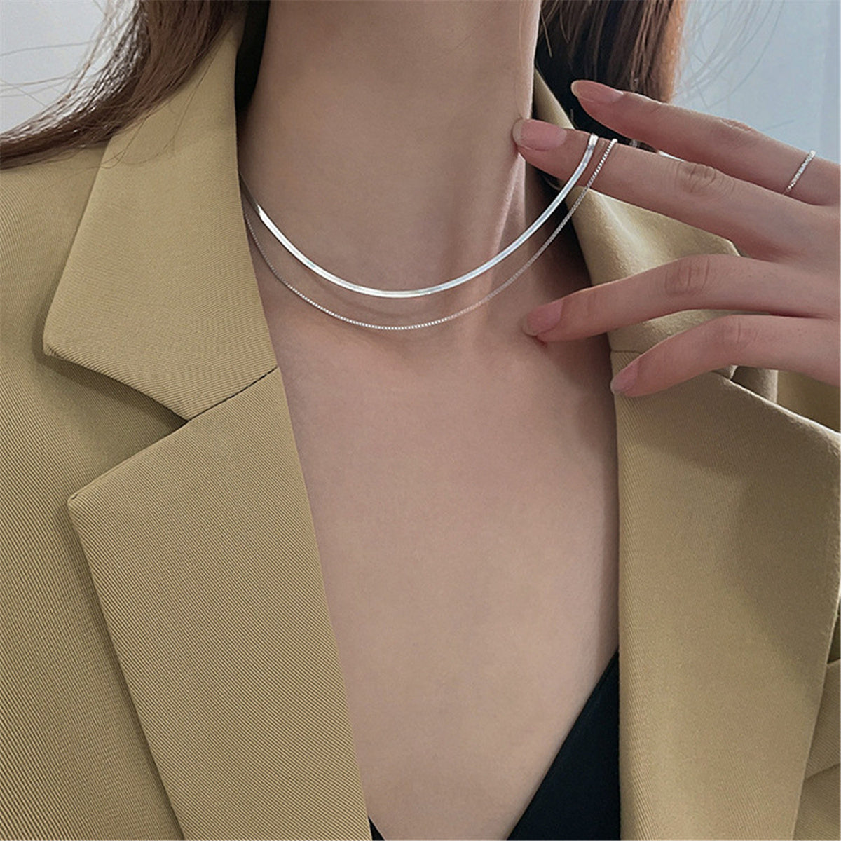 Silver-Plated Snake Chain Layered Necklace, silver pendant necklace for women, vintage-inspired design, detail close-up