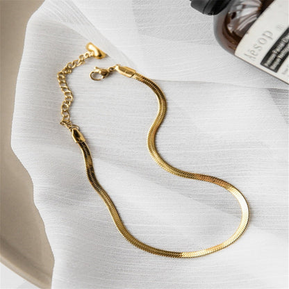 18K Gold-Plated Heart Snake Chain Anklet, gold anklet bracelet, everyday style, detail close-up