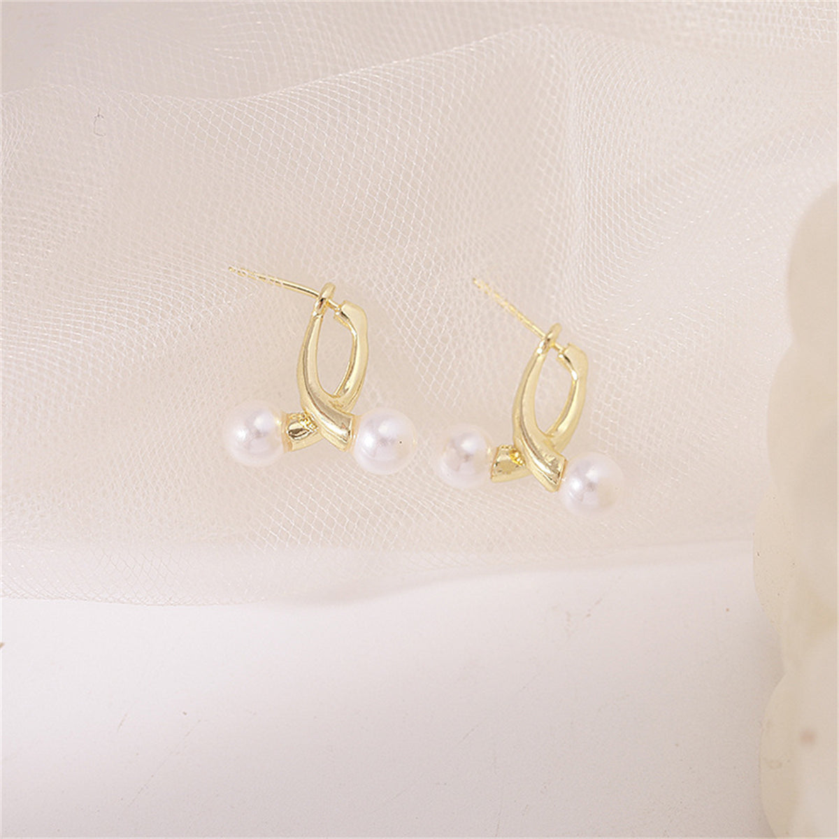 Pearl and 18K Gold-Plated Overlapping Ear Jackets, gold stud earrings for women, vintage-inspired design, detail close-up