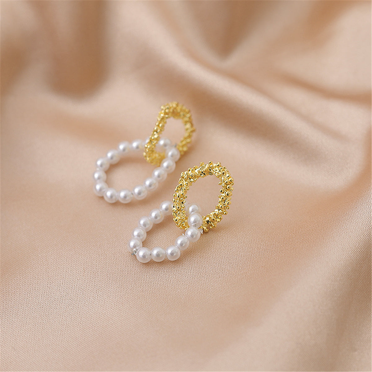Pearl and 18K Gold-Plated Textured Interlocked Drop Earrings, gold drop earrings for women, detail close-up