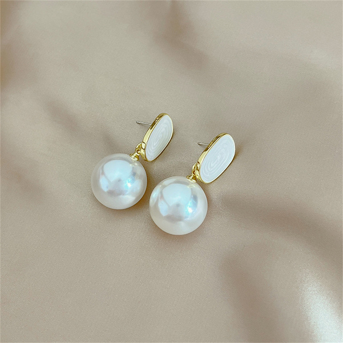 Pearl and Enamel 18K Gold-Plated Abstract Drop Earrings, gold drop earrings for women, elegant gift for her, detail close-up