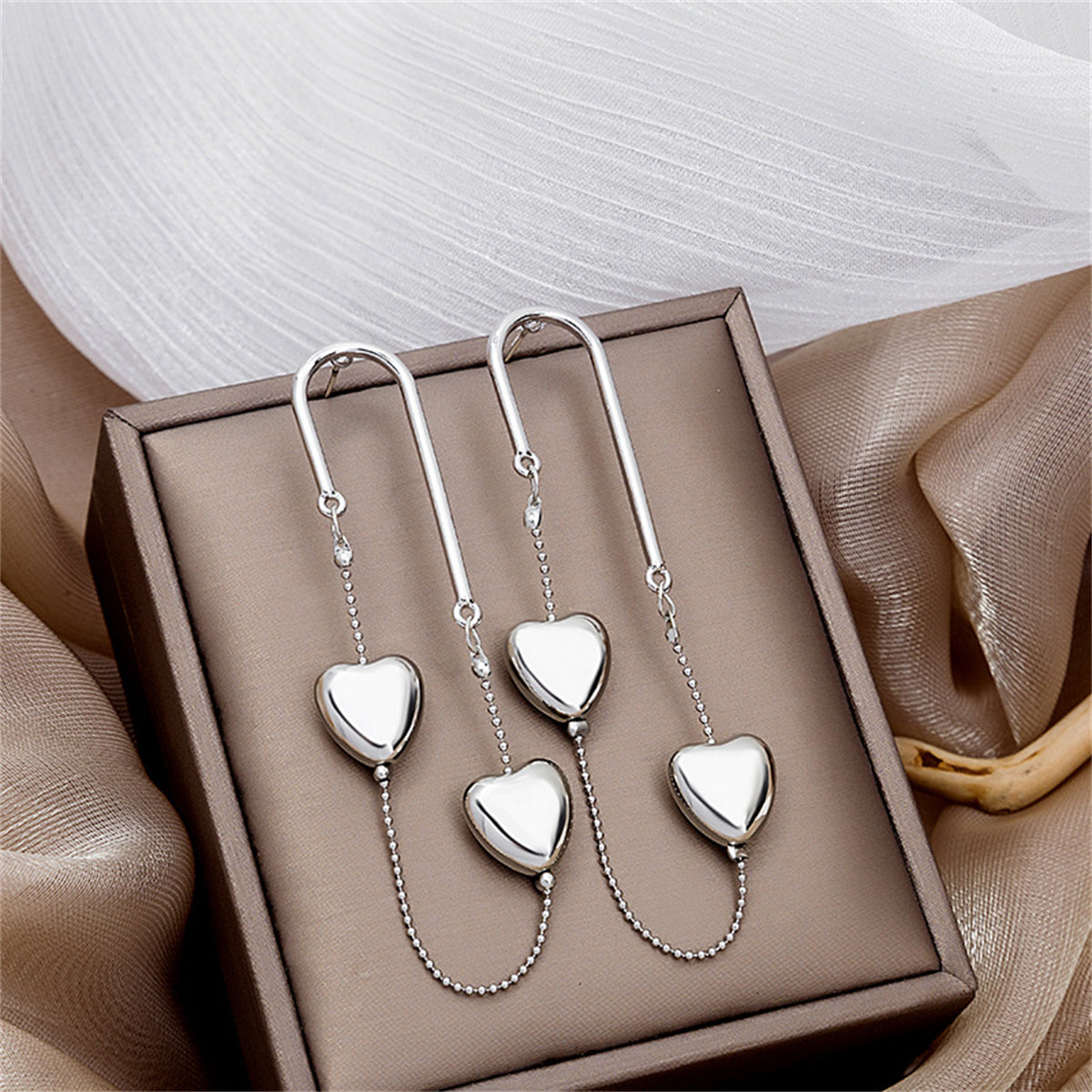 Silver-Plated Heart Chain Drop Earrings, silver drop earrings for women, vintage-inspired design, detail close-up