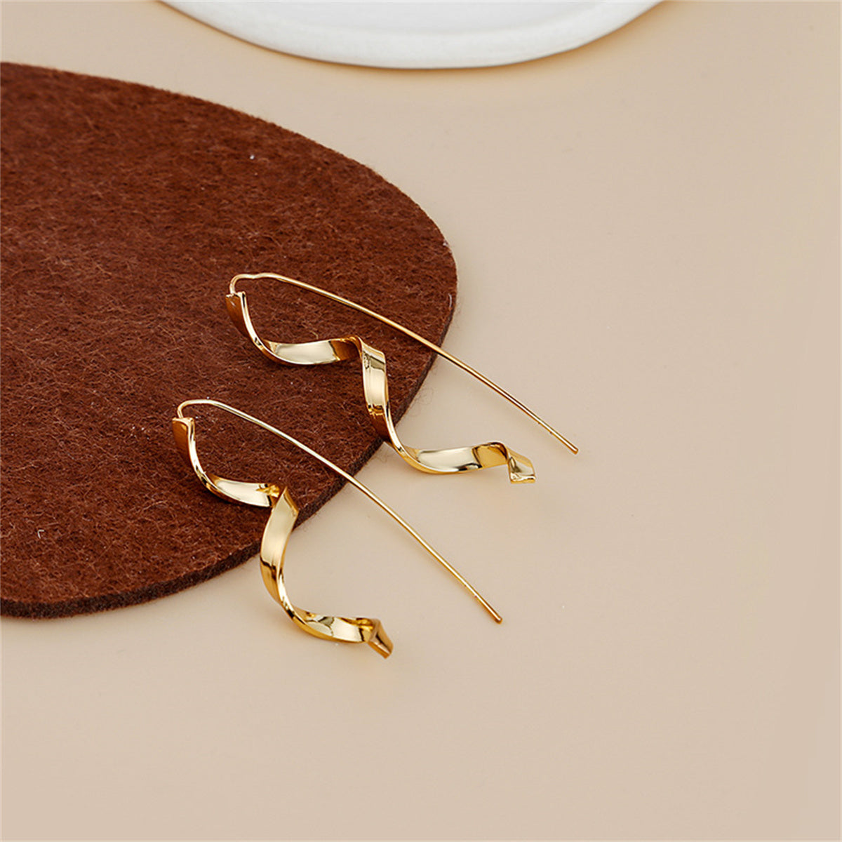 18K Gold-Plated Twisted Threader Earrings, gold drop earrings for women, botanical inspired, detail close-up