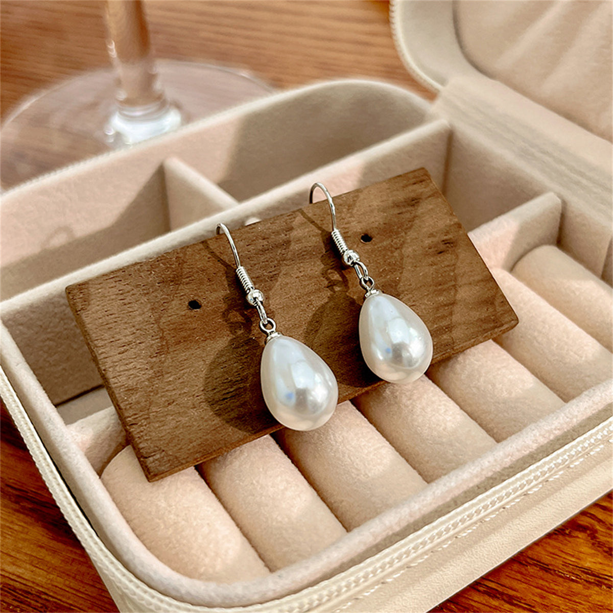 Pearl and Silver-Plated Dangle Drop Earrings, silver drop earrings for women, elegant gift for her, detail close-up