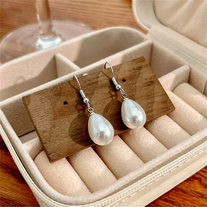 Pearl and Silver-Plated Dangle Drop Earrings, silver drop earrings for women, elegant gift for her, detail close-up