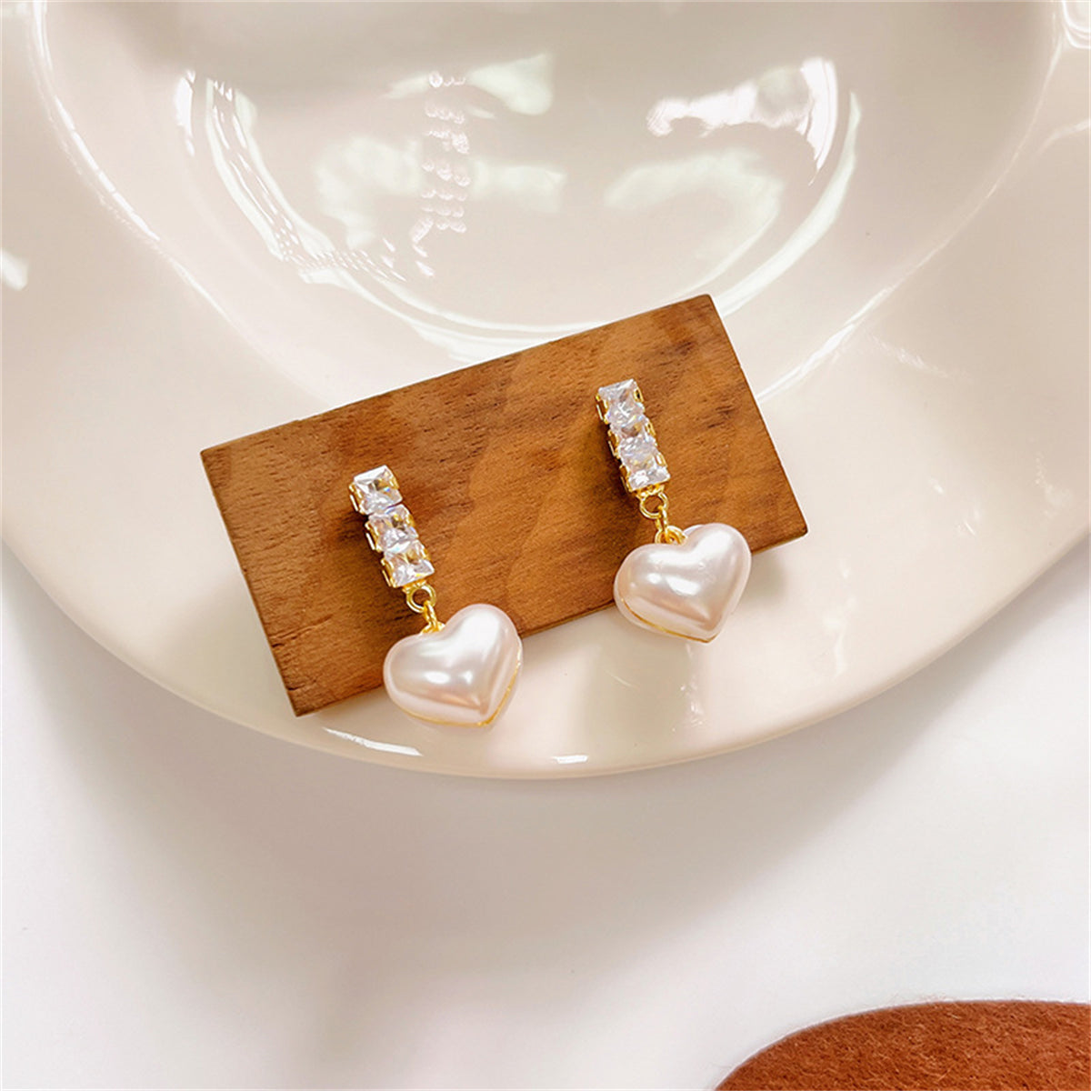 Crystal and Pearl 18K Gold-Plated Heart Drop Earrings, gold drop earrings for women, detail close-up