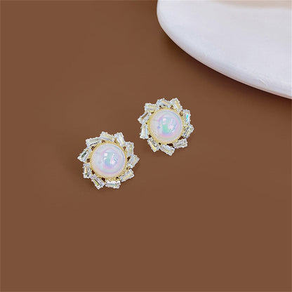 Crystal and Pearl 18K Gold-Plated Round Stud Earrings, gold stud earrings for women, vintage-inspired design, front view
