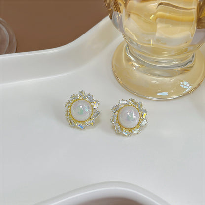 Crystal and Pearl 18K Gold-Plated Round Stud Earrings, gold stud earrings for women, vintage-inspired design, lifestyle look