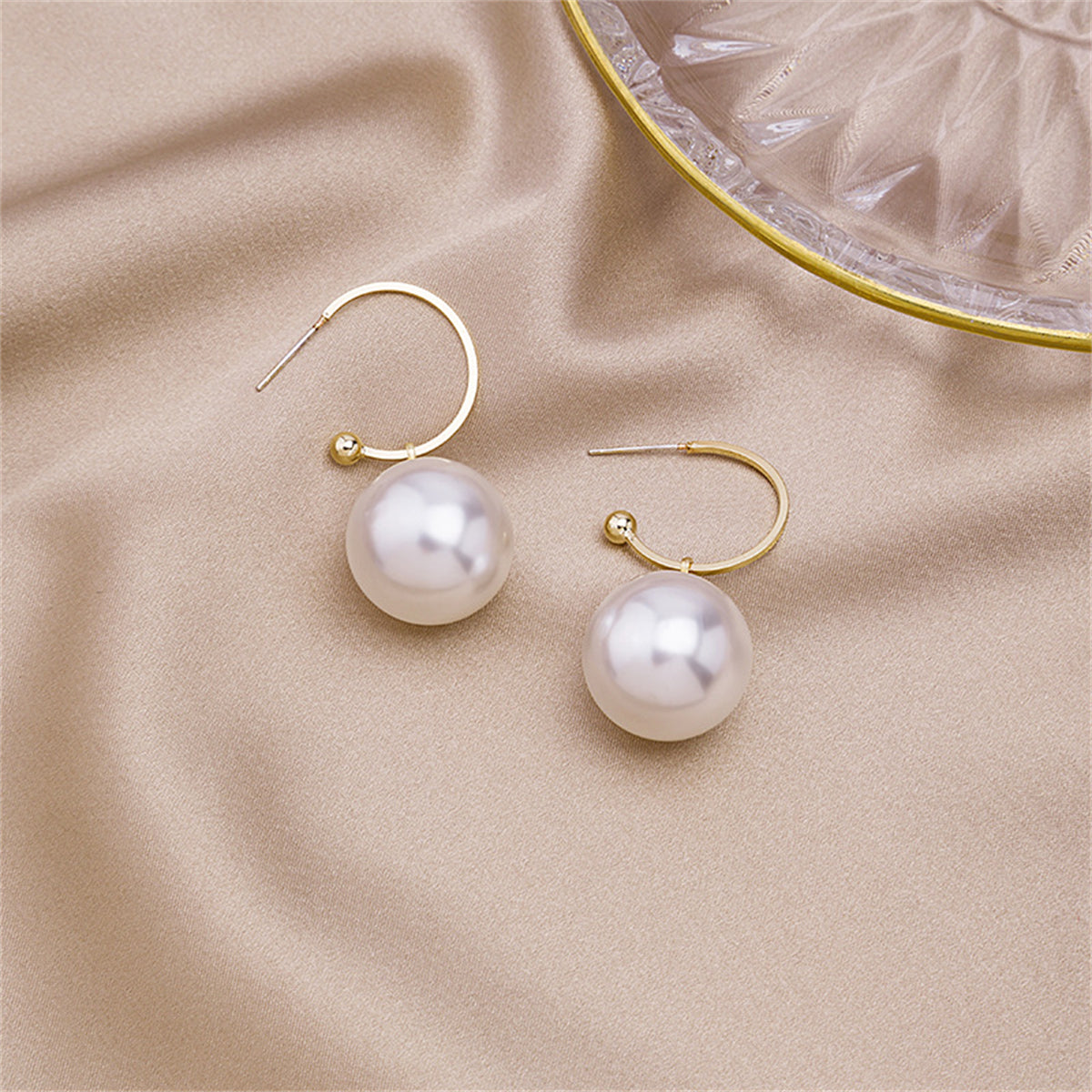 Pearl and 18K Gold-Plated Huggie Earrings, gold huggie earrings, everyday style, detail close-up