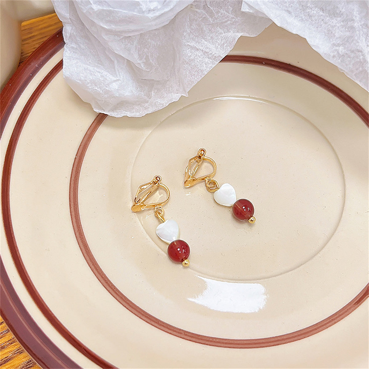 Quartz and 18K Gold-Plated Heart Drop Earrings, gold drop earrings for women, vintage-inspired design, detail close-up