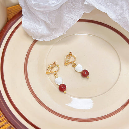 Quartz and 18K Gold-Plated Heart Drop Earrings, gold drop earrings for women, vintage-inspired design, detail close-up