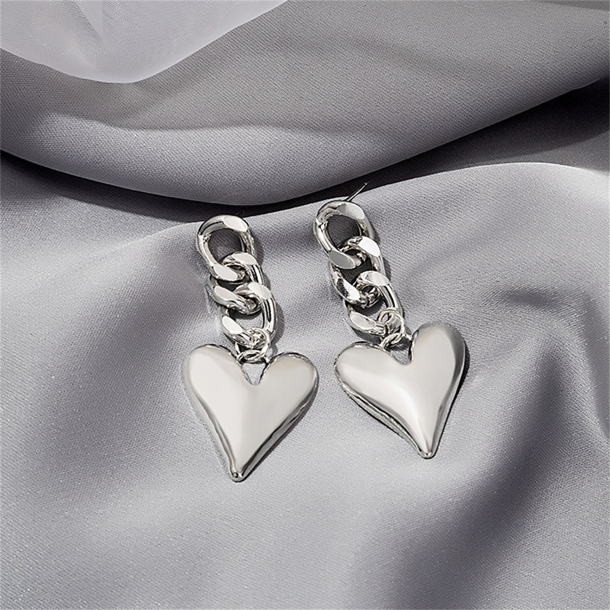 Silver-Plated Curb Chain Heart Drop Earrings, silver drop earrings for women, elegant gift for her, detail close-up