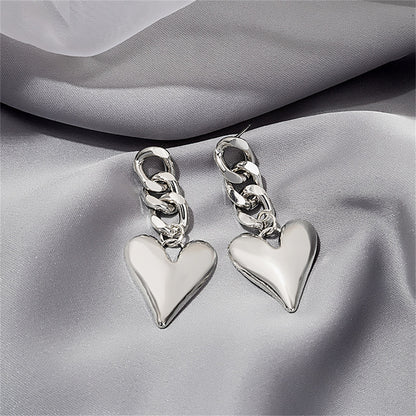 Silver-Plated Curb Chain Heart Drop Earrings, silver drop earrings for women, elegant gift for her, detail close-up