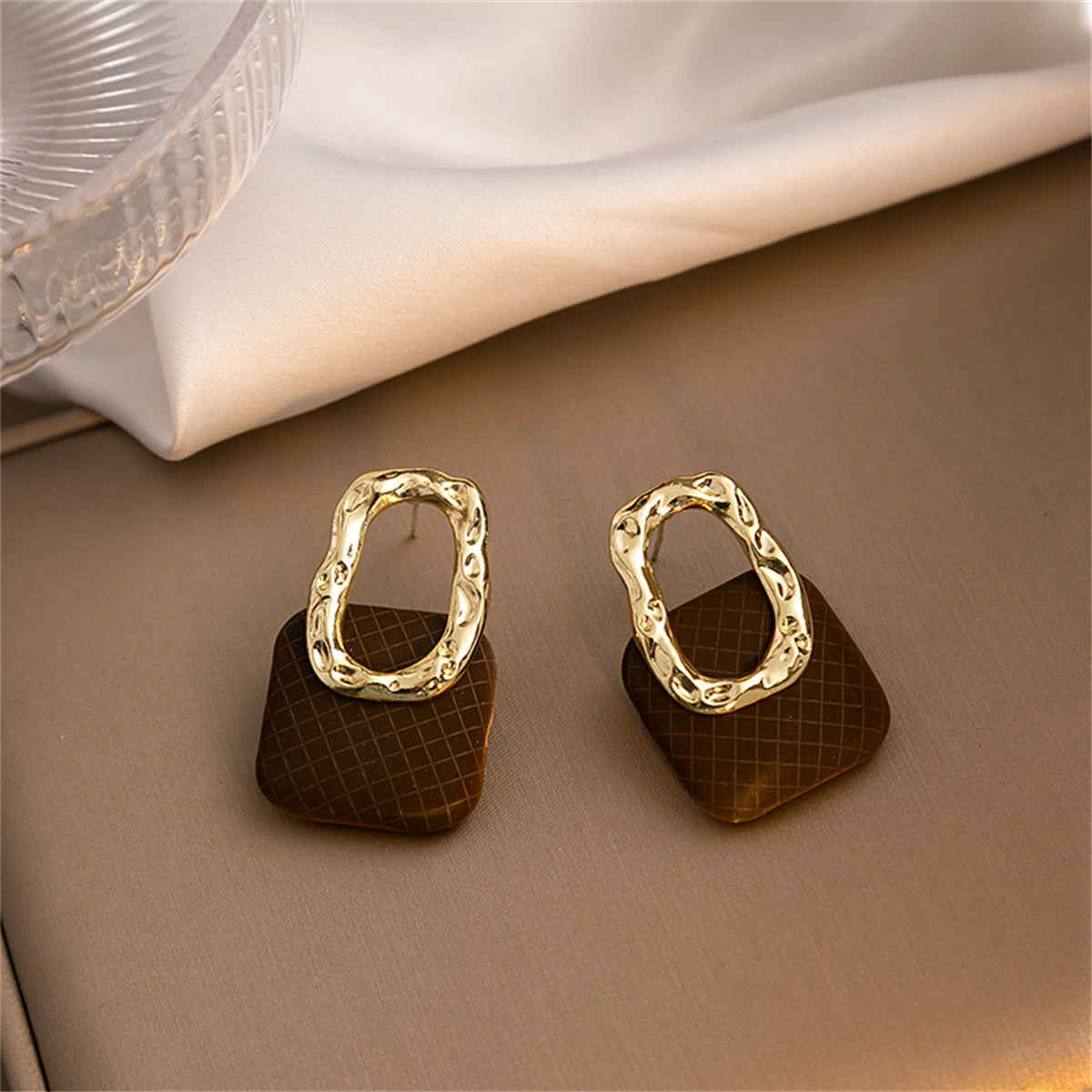 Brown Polystyrene and 18K Gold-Plated Handbag Drop Earrings, gold drop earrings for women, detail close-up