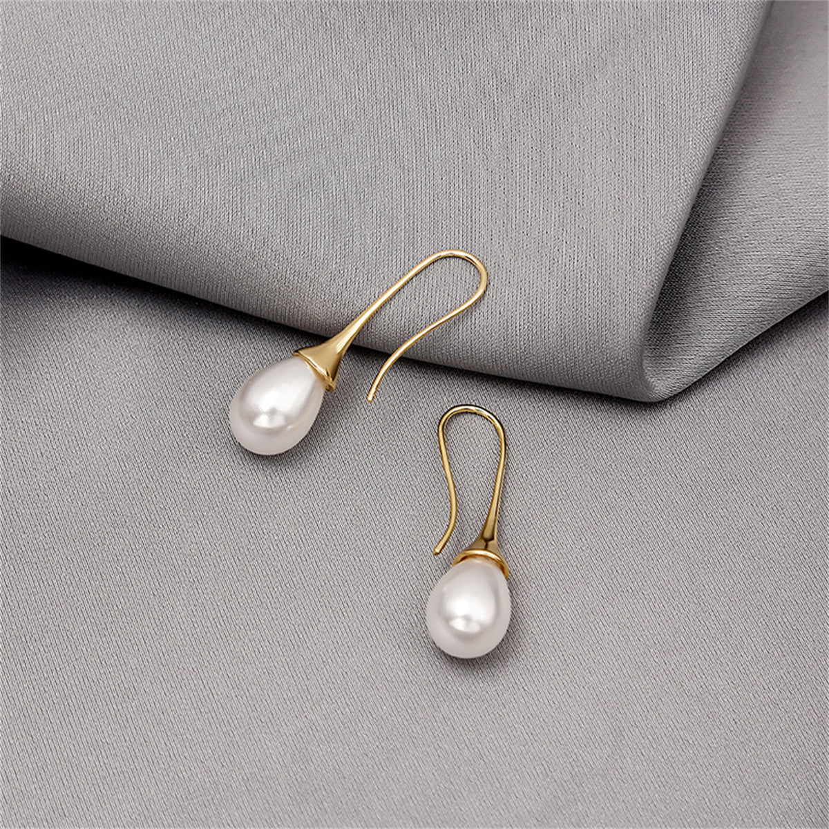 Pearl and 18K Gold-Plated Drop Earring, gold drop earrings for women, vintage-inspired design, front view