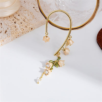 Pearl and 18K Gold-Plated Floral Ear Climber, gold drop earrings for women, dainty minimalist design, lifestyle look