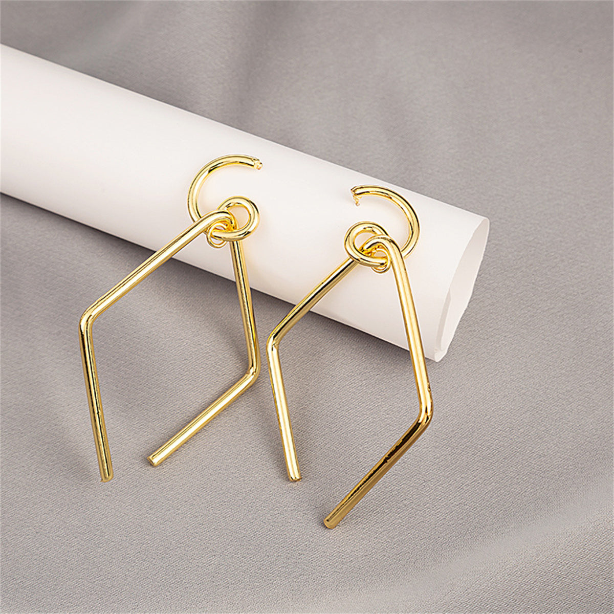 18K Gold-Plated Open-Rhombus Drop Earrings, gold drop earrings for women, elegant gift for her, detail close-up