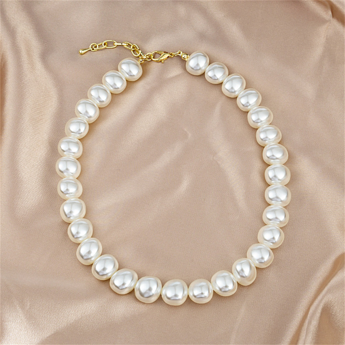Pearl and 18K Gold-Plated Beaded Necklace, gold pendant necklace for women, dainty minimalist design, front view