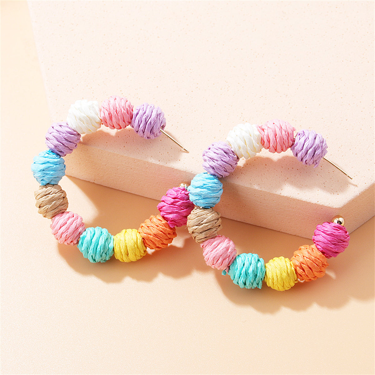 Pink and Purple Multicolor Raffia Beaded Hoop Earrings, elegant gift for her, detail close-up