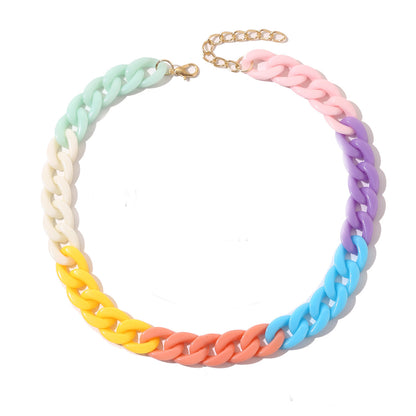 Red Multicolor Acrylic and 18K Gold-Plated Cuban Chain Collar Necklace, gold pendant necklace for women, detail close-up
